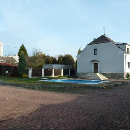 U Parku S Parkovištěm 3*