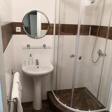 U Parku S Parkovištěm 3*